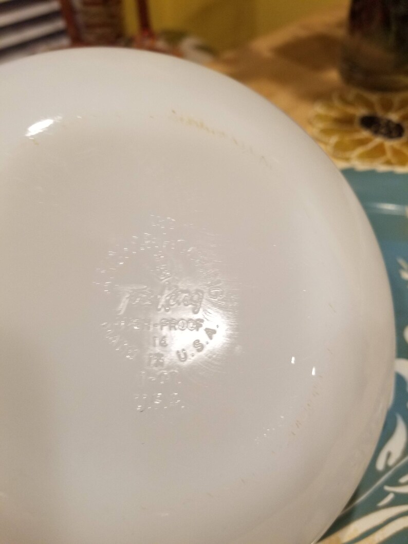 Vintage Anchor Hocking Fire King 1 Quart Dish Blue Corn Flower Design.