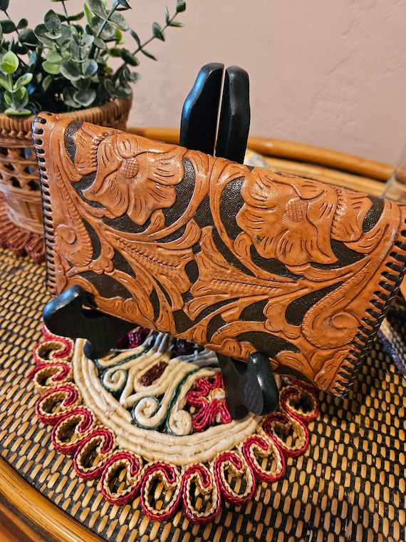 Vintage Handmade Tooled Leather Wallet Clutch Bag - image 9