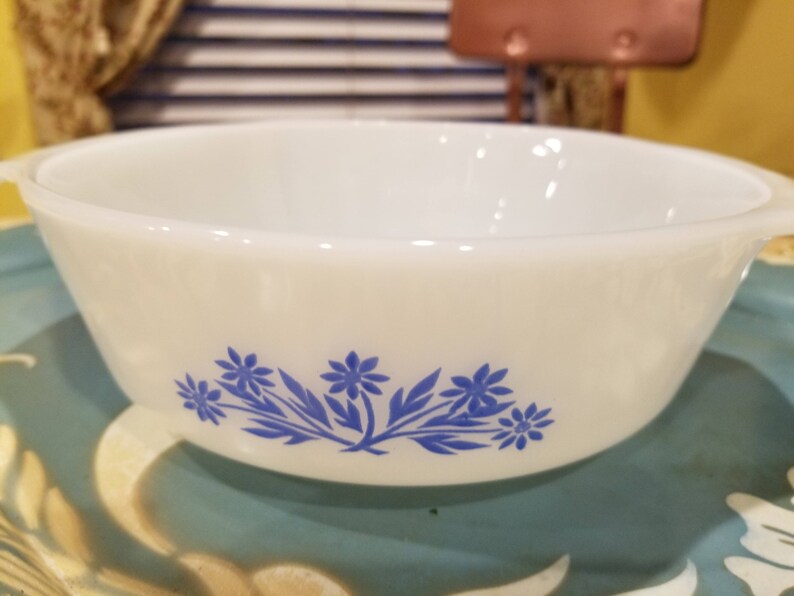Vintage Anchor Hocking Fire King 1 Quart Dish Blue Corn Flower Design.