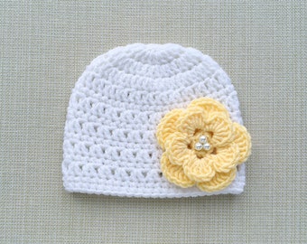 White baby hat, Newborn girl hat with flowers, Baby girl beanie hat 0-3 months, Crochet Newborn hospital hat, Baby shower gift for mom to be