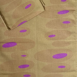 Pebbles Tea towel - Soft ochre + magenta