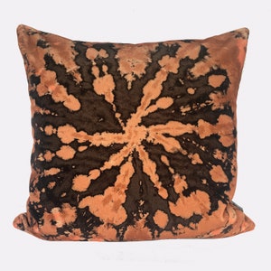 Tie Dye Circle velvet cushion - Cinnamon