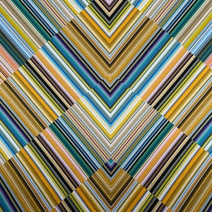 Papier peint Chevron à fines rayures multicolores