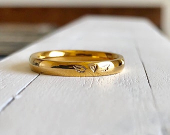 Bague aile d'ange fausse couche Bague à empiler en acier inoxydable plaqué or, bague pour prénom, 3 mm, estampée à la main, bague aile d'ange pour prénom, bague pour mère