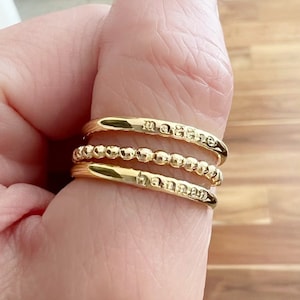 Bague prénom, bague prénom empilable, bague prénom personnalisée, petite bague superposable de 2 mm, bague pour mère plaquée or hypoallergénique