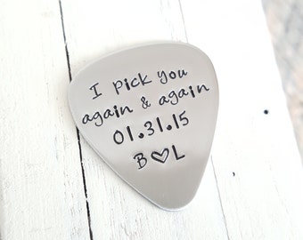 Púa de guitarra personalizada estampada a mano de acero inoxidable calibre 22, regalo personalizado para él o ella, regalo de aniversario de 11 años, regalo de bodas