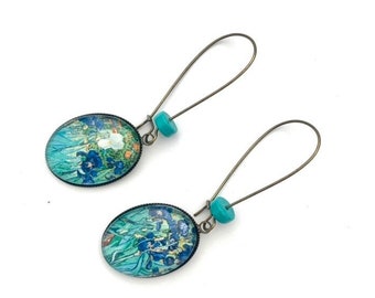 Boucles d'oreille dépareillées, pendantes, les iris de Van Gogh.