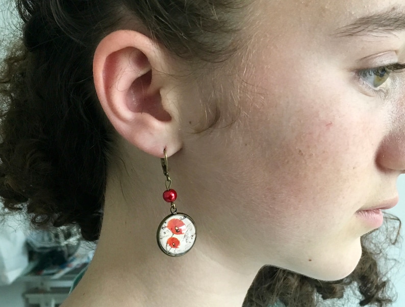 Asymmetrical poppy and vintage romantic writing earrings, dangling in bronze. image 6