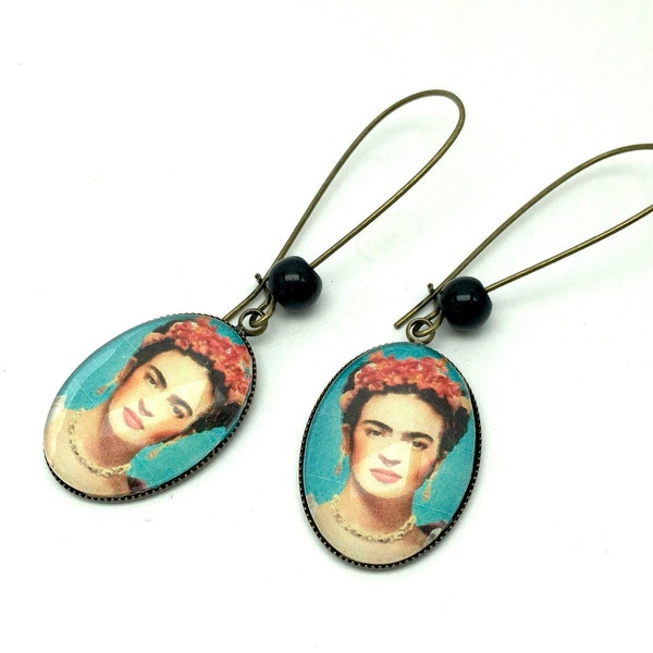 Boucles d'oreille pendantes ou dormeuses, ovales, Frida Kahlo, perle noir, bronze et cabochon en verre.