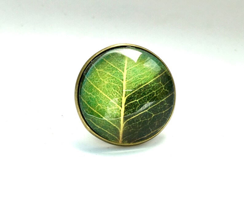 Necklace green leaf glass bronze pearl of loose stones.