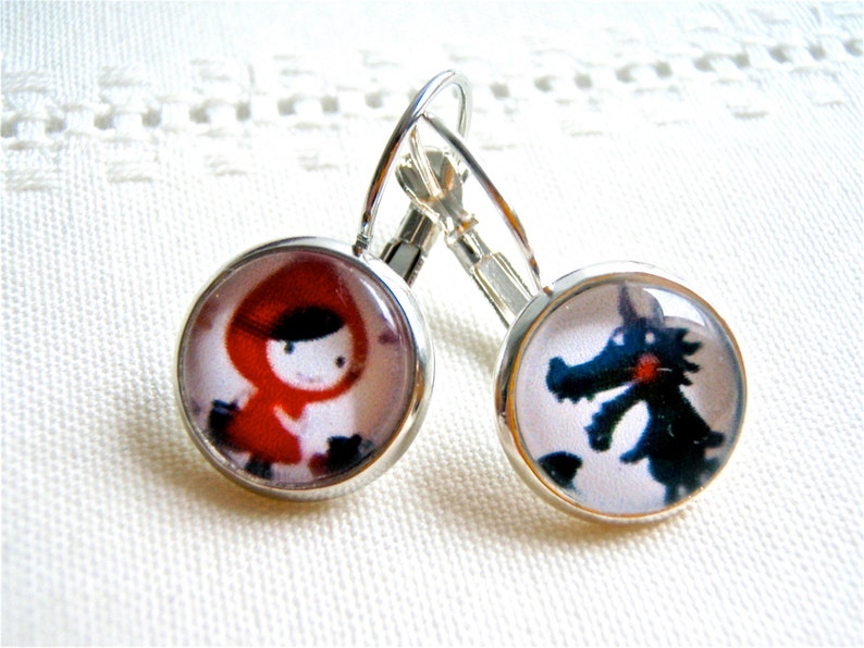 Earrings: Little Red Riding Hood. Boucles d'oreille, en métal argenté, le petit chaperon rouge et le loup. Bijoux enfant ou adulte. image 2