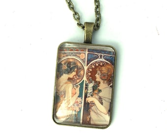 Collier cabochon rectangulaire, illustration art nouveau Alphonse Mucha.