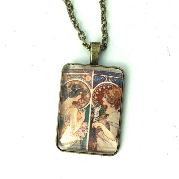 Collier cabochon rectangulaire, illustration art nouveau Alphonse Mucha.