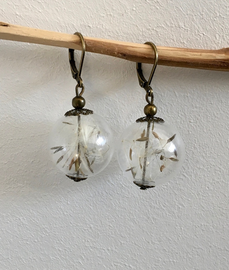 Boucles d'oreille aigrettes de pissenlits et perles de verre artisanale. Bronze. Fleurs séchées. image 4