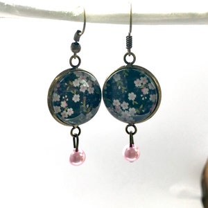 Cherry blossom dangling earrings on a black background, Japanese pattern, pink beads. image 2