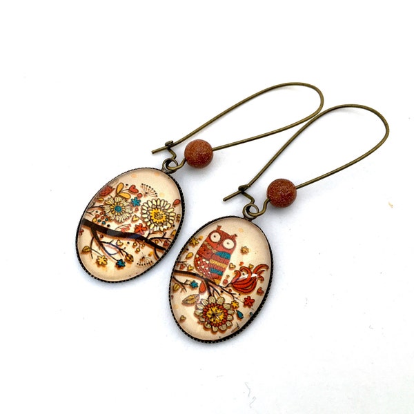 Boucles d'oreille pendantes ou dormeuses, ovales, hibou et arbre, perle naturelle, bronze et cabochon en verre.