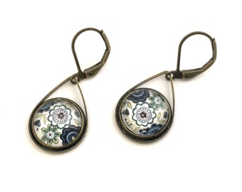 Dangling drop earrings, flowers in blue, green, white tones, glass cabochons, in bronze.