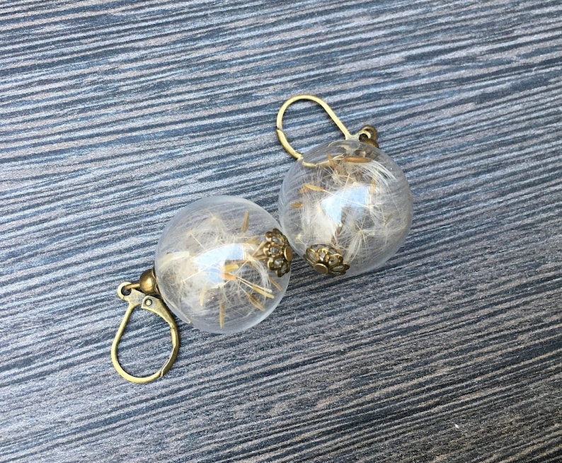 Boucles d'oreille aigrettes de pissenlits et perles de verre artisanale. Bronze. Fleurs séchées. image 5