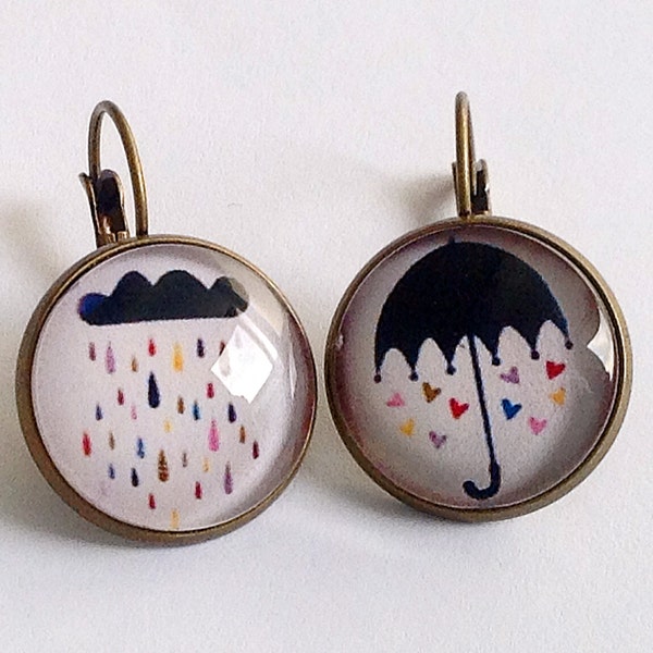 Earrings: umbrella and cloud. Boucles d'oreille rétro, asymétriques, parapluie et nuage. Coeurs et pluie multicolores.