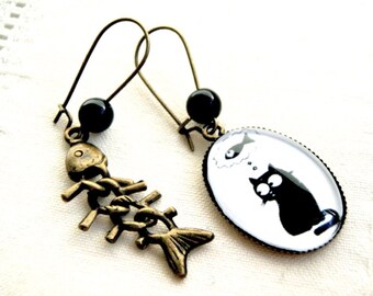 Ovale Earrings Cat and fishbone, bronze and glass.