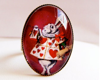 White rabbit ring, Alice in Wonderland. Bronze and glass. Oval cabochon.