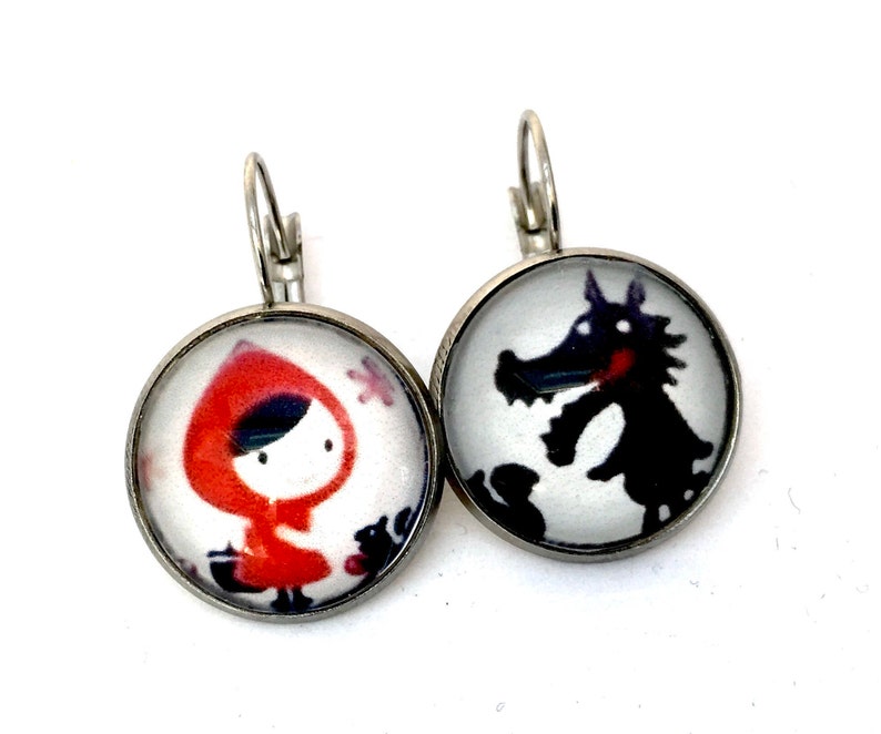 Earrings: Little Red Riding Hood. Boucles d'oreille, en métal argenté, le petit chaperon rouge et le loup. Bijoux enfant ou adulte. image 3