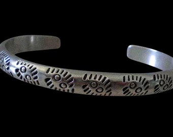 Signed BRENDA SCHOENFELD 1990s Mexico Handcrafted Sterling Silver Tribal Modernist Etched Cuff BRACELET ~ 27 Grams