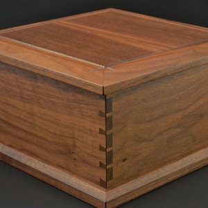 Dovetail box made in WALNUT jewelry trinket keepsake ornamental fine woodwork gift treasure