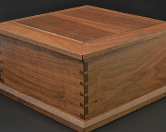 Dovetail box made in WALNUT jewelry trinket keepsake ornamental fine woodwork gift treasure