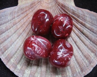 Vintage Lucite Beads Red Speckled Twisted Fluted Pattern 18mm x 16mm - Four