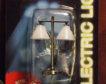 Dollhouse Miniature Electric Light Modern Table Lamp 1:12 one inch scale C143