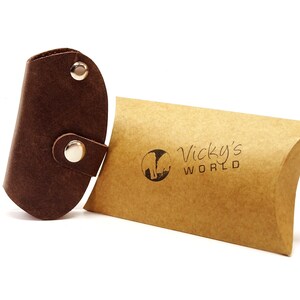 Porte-clés en cuir Étui à clés Boîte de selle OX Cacao Foncé Personnalisable Fait à la main en Allemagne Vickys World image 4