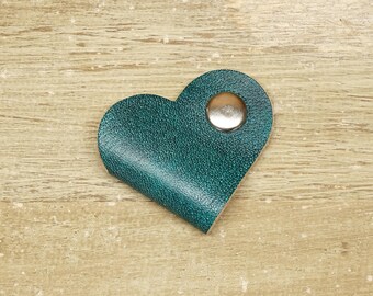 Set of 2 Leather Cable Ties Heart - Personalizable - Soft OX Green - Cable Organizer - Handmade in Germany - Vickys World