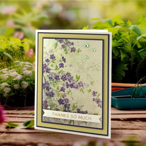 Carte de remerciement florale faite main – « Merci beaucoup » motif fleurs sauvages violettes avec enveloppe