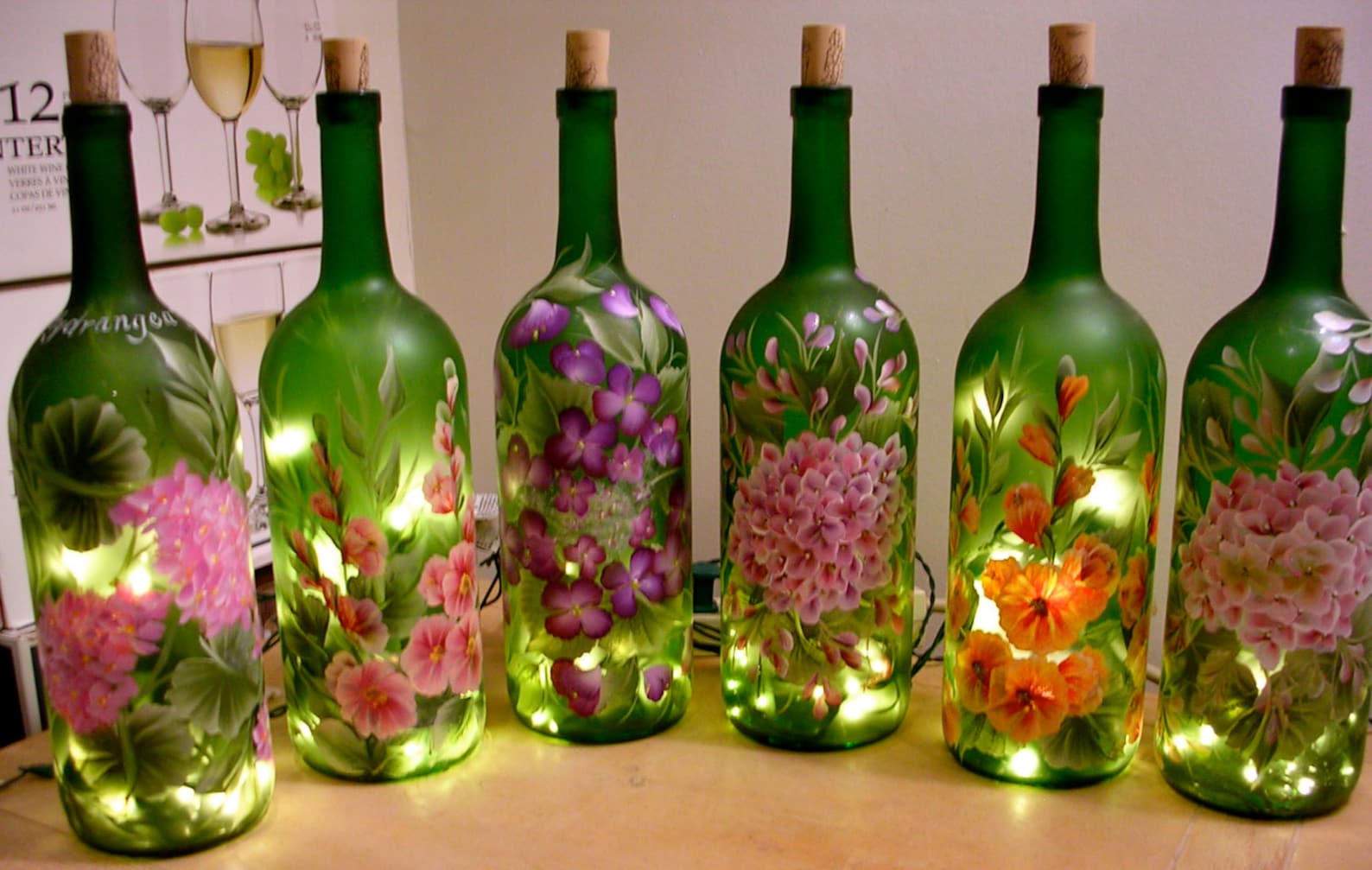 Красивые бутылки своими руками. Декор стеклянных бутылок. Декорирование бутылок. Украсить стеклянную бутылку. Декорирование стеклянных бутылок.