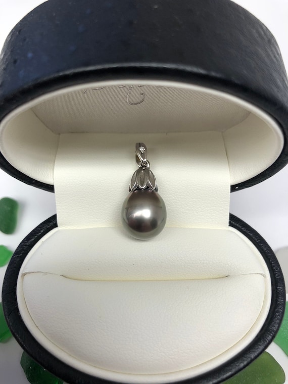 Tahitian Grey Pearl Pendant - image 1