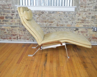 Mid Century Modernist Chaise Lounge in the Style of Kastholm Fabricus