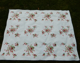 Wilendur 68 x 48 Red and Pink Roses with Green on White Tablecloth