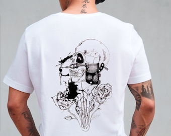 Camiseta blanca inspirada en el diseño del tatuaje.