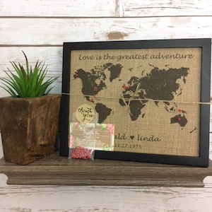 Mapa del mundo de viaje enmarcado con chinchetas de arpillera de 8 x 10 pulgadas, mapa de Estados Unidos, tablero de corcho, aniversario, boda