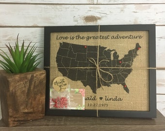 Mapa de viaje de Estados Unidos enmarcado con chinchetas de arpillera de 8 x 10 pulgadas, mapa de EE. UU. con chinchetas, mapa de corcho, aniversario, boda