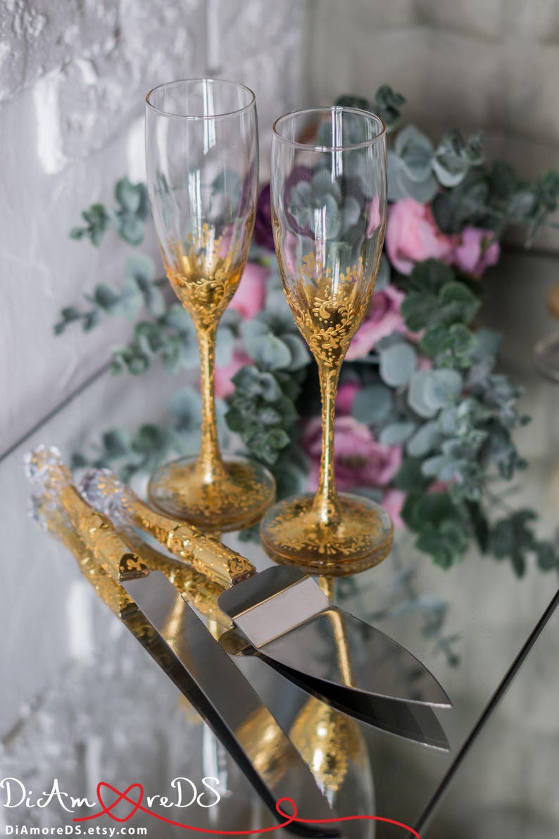 Wedding Cake Cutting Set Toasting Flutes Wedding Flutes Wedding Champagne Flutes Wedding Gift Wedding Glasses Lace Gold Wedding Set