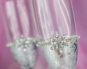 Snowflake Wedding Glasses, Winter Wedding Decor, Champagne Flutes, Wedding Toasting Glasses, Glasses with Initial, Wedding Champagne Glasses