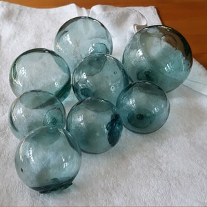 Group of 8 Japanese Glass Fishing Floats, 2.53.5 Glass Float, Antique Float Bild 4