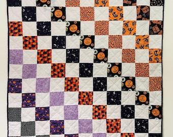 Halloween throw quilt