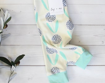 Last one size 6 months//Leggings in Turquoise Floral Print. Baby Girl Leggings. Modern Flower Leggings. Toddler Leggings. Handmade.