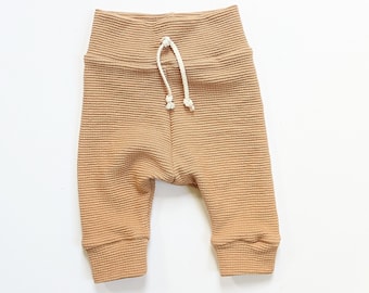 Pantalones orgánicos para bebé de punto gofre en color tostado, joggers orgánicos para bebé, pantalones de otoño para bebé, pantalones supersuaves para bebé, pantalones para bebé niña/niño, género neutro