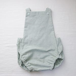 Maat 18 maanden//linnen groene romper voor baby. Handgemaakte romper. Rompertje voor babyjongen. Klassieke korte babyromper. Babycadeau. Peuterromper