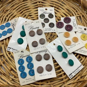 BASKET of 10 CARDS of VINTAGE  Buttons, 10 Cards