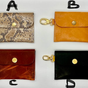 Cartera de cuero con llavero